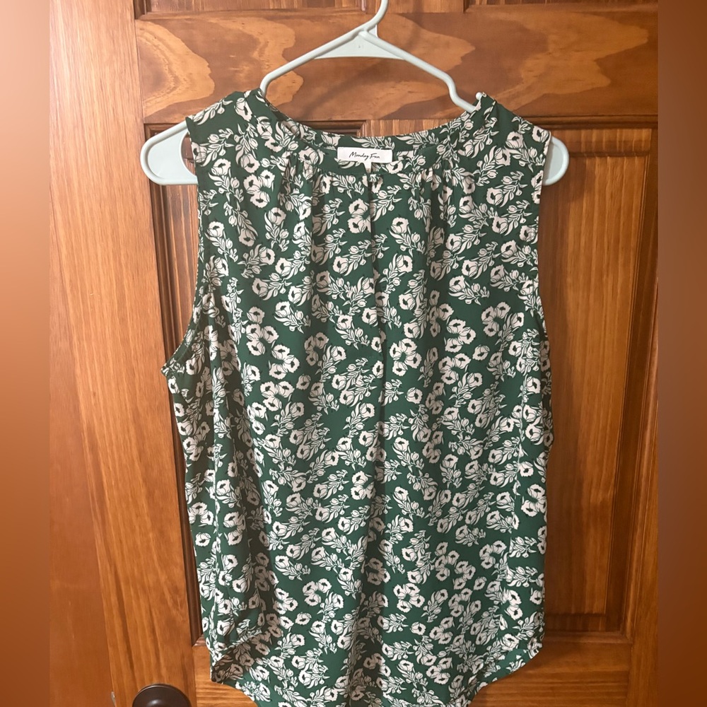 Monday Fun Sleeveless Green Floral Blouse